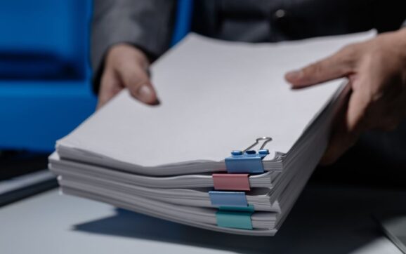 Umowa niszczenia dokumentów przez firmę zewnętrzną – jak powinna wyglądać?